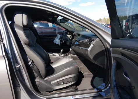 2013 BMW M5 z USA, uszkodzony, nr VIN WBSFV9C58DD097043